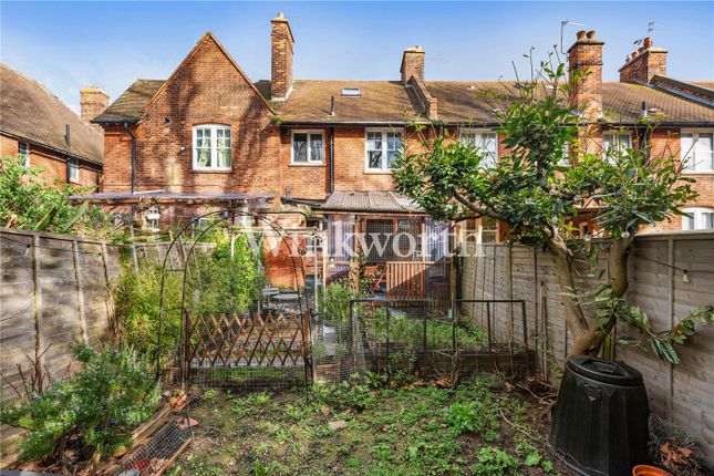 19, Awlfield Avenue, London photo 4