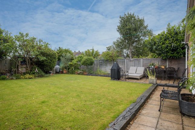 Bungalow to rent in Clarence Street, Egham