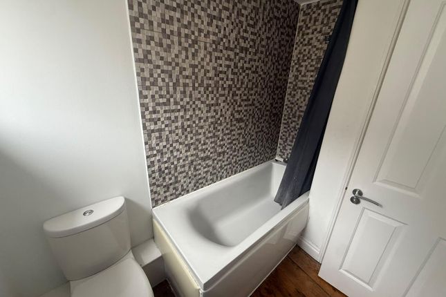 Flat 1, Lugley Courtyard, 29B, Lugley Street, Newport photo 5