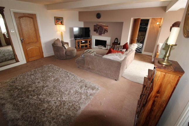 11, Maypole Hill, Swadlincote photo 3