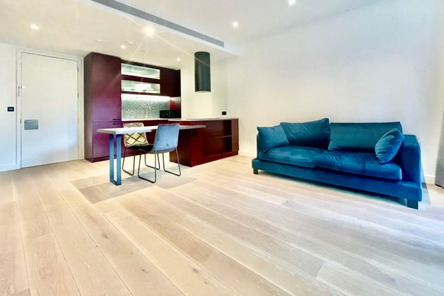 Flat to rent in Apartment 72, London