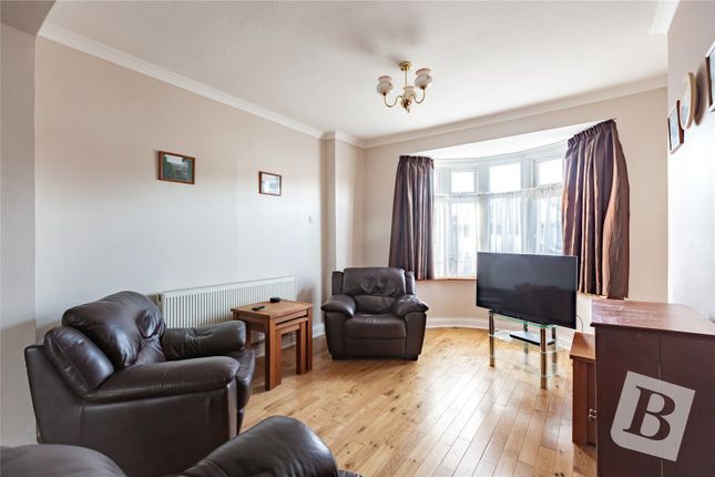 15, Kempton Avenue, Hornchurch photo 2