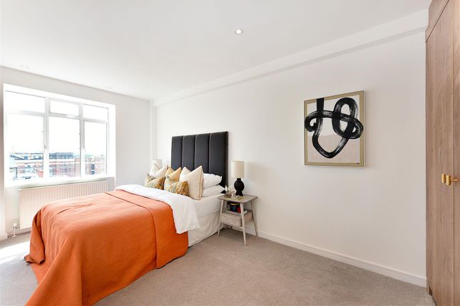 Flat for sale in Penthouse, George Street, London