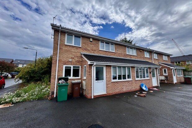 Thumbnail Town house to rent in Falcon Close, Nottingham
