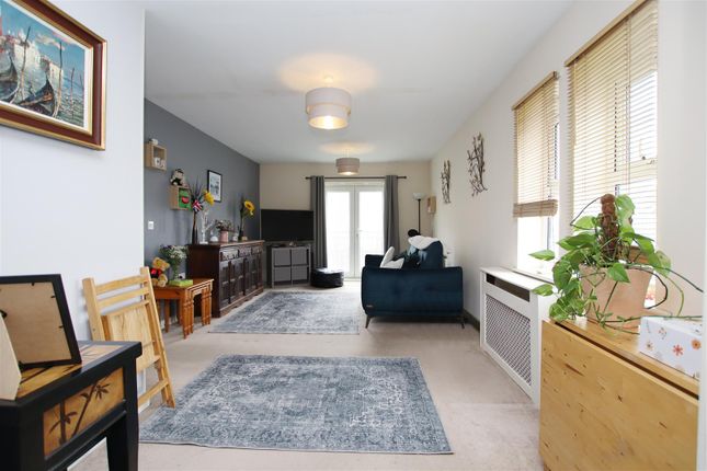 8, Crawford Avenue, Dartford photo 4