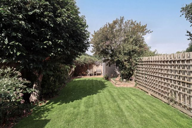 15 Watford Heath, Watford photo 4