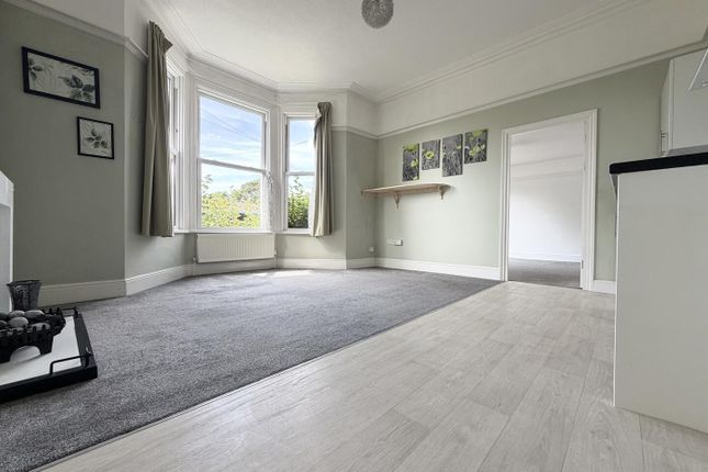 Room 1 Theydon Lodge, 88 Sandown Road, Sandown photo 2