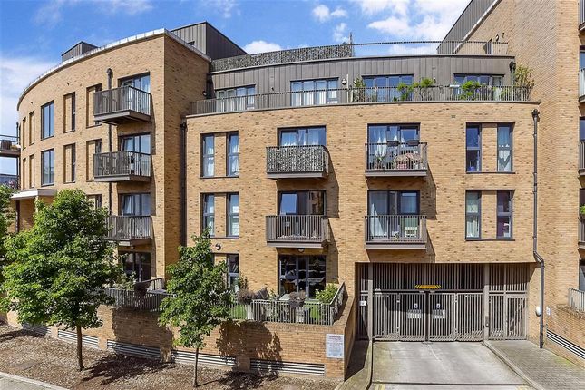 Thumbnail Flat for sale in Connersville Way, Croydon, Surrey