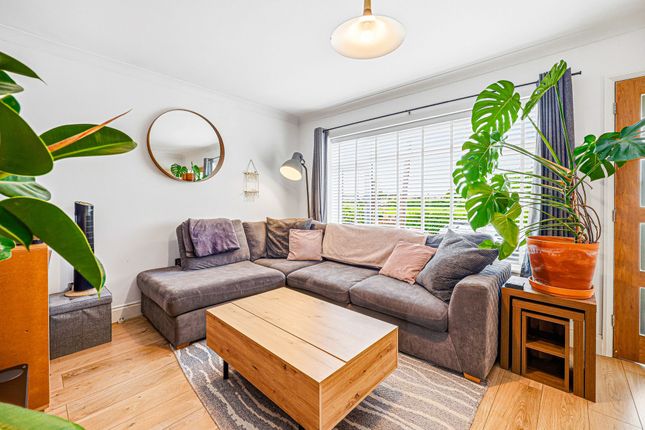 63 Gainsborough Avenue, Canvey Island photo 4