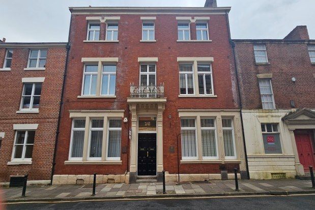 Flat to rent in Chapel Street, Preston