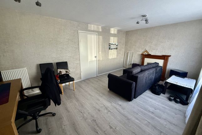 4, Ainderby Walk, Hartlepool photo 2