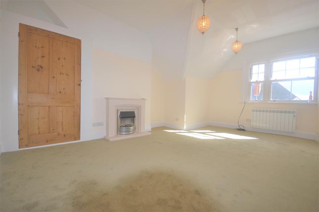 Flat to rent in Wickham Avenue, Bexhill-On-Sea