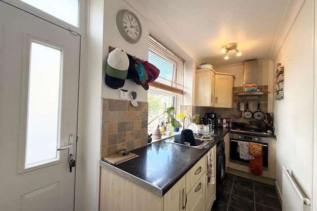 40, Gladstone Street, Pudsey photo 4