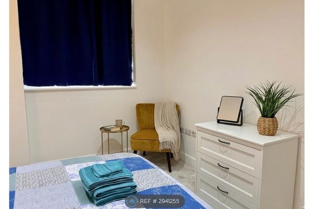 Flat, York Towers York Road, Leeds photo 3