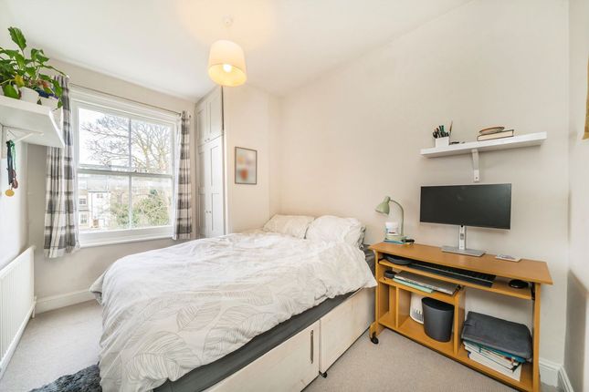 Flat 4, 150, Victoria Rise, London photo 3