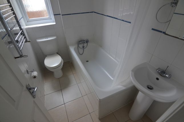 First Floor Flat 2, 111, Claude Road, Leyton, London photo 4