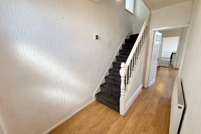 10 Helpstone Terrace, Pontypool photo 4