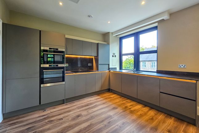 Apt 7, Simpson House 11 Windsor Court, Clarence Drive, Harrogate photo 4
