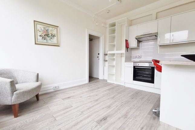 Studio With Shared WC