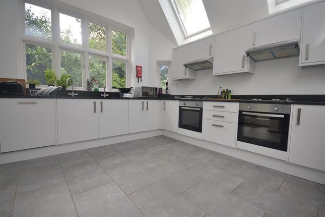 Room 12, 46 Redlands Road, Reading photo 2