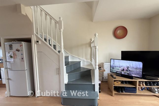16A, Colman Way, Redhill photo 5