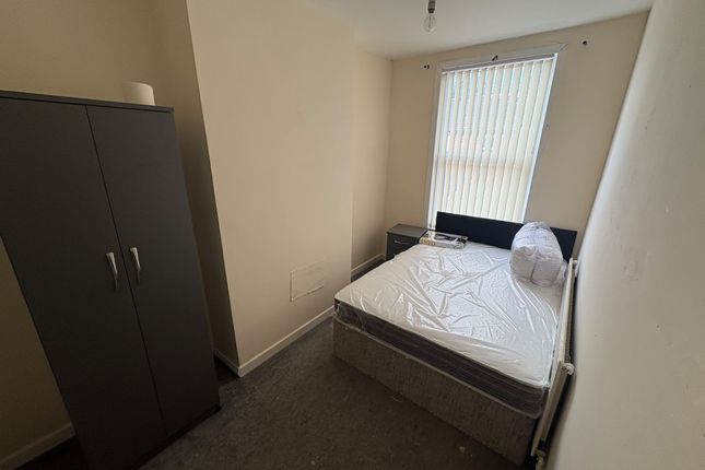 4-bed terraced on 22, Carter Road, Wolverhampton, £40/mo