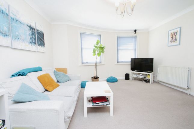 Flat to rent in Regency Square, Brighton