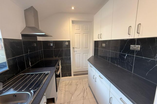 124 Kitchen.Jpeg