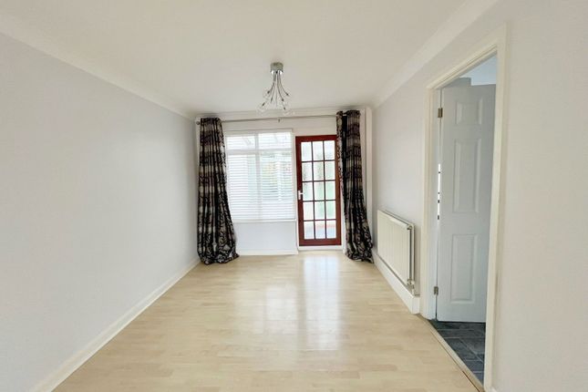 53, Homefield Road, Bushey photo 3