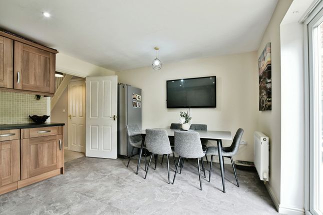 25, Lawnhurst Avenue, Manchester photo 3
