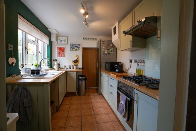 24, Station Road, Swindon photo 4