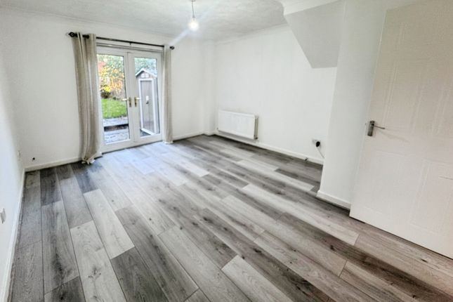 Quarry Pond Road, Manchester photo 2