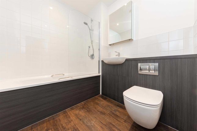 38, Flat 92, South Way, Wembley photo 5