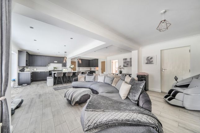 3, Hazell Way, Slough photo 3