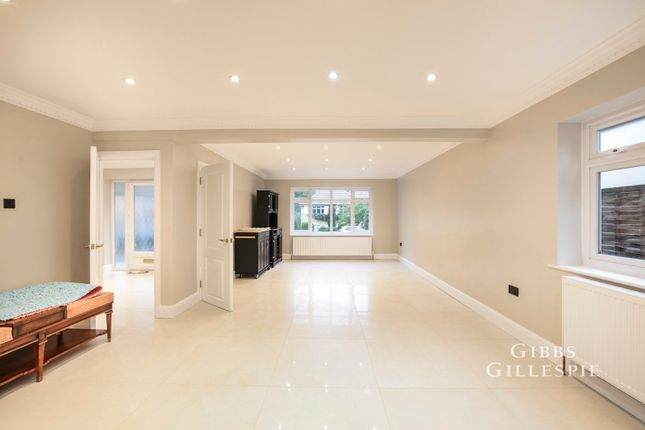 Cheyne Close, Buckinghamshire photo 4