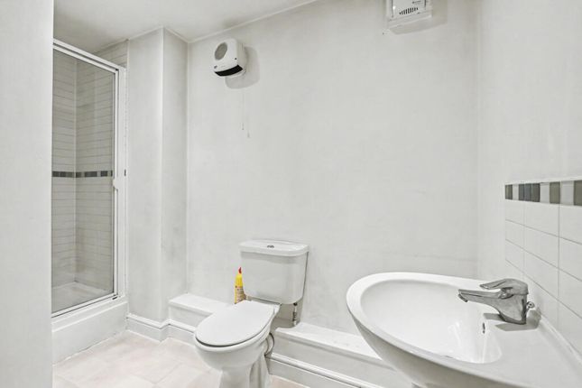 Flat 1, Jupiter, Station Road, Chesham photo 3