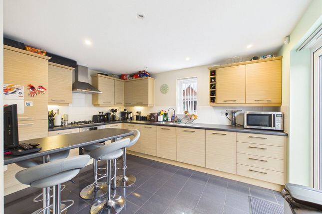 37, Uxbridge Lane Kingsway, Gloucester photo 3