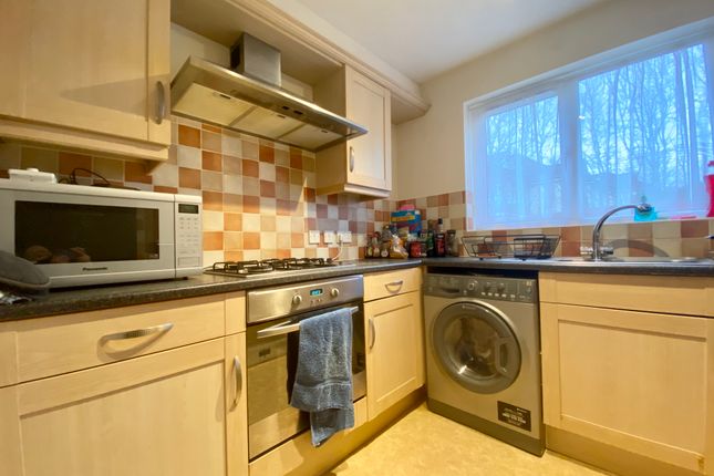 Flat 8 Dahlia Court, Cobbs Lane, Poole photo 5