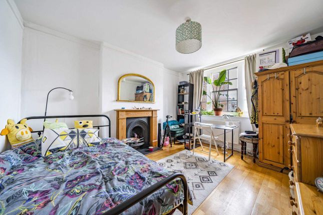 Flat for sale in Maygood Street, London