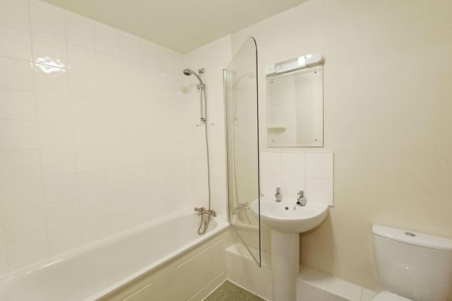 9 Lockview Court, Ebberns Road, Hemel Hempstead photo 3