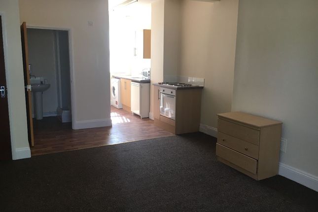 Flat 2, 2-4 Southcoates Lane, Hull photo 4