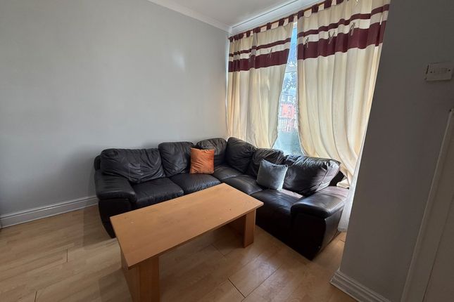 Knowle Terrace Burley, Leeds photo 4