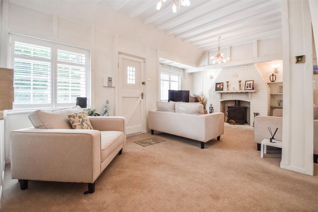 10 The Thorns, Ongar Road, Brentwood photo 2