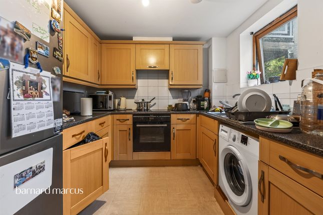 Flat 3, Callender Court, 1, Harry Close, Croydon photo 2