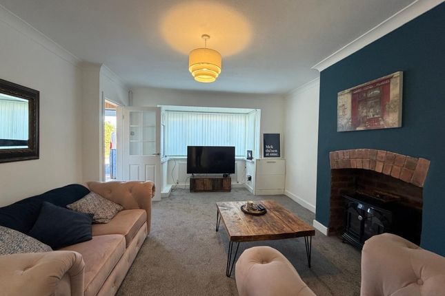 25 Broadleys, Clay Cross, Chesterfield photo 2