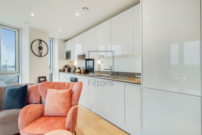 1701, High Street, London photo 2