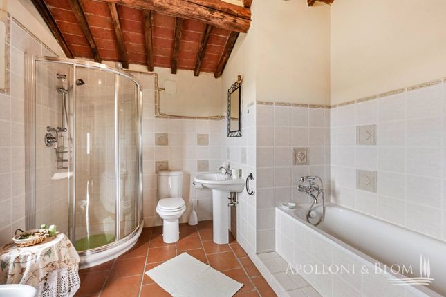 Country house for sale in Castel Rigone, Passignano Sul Trasimeno, Umbria