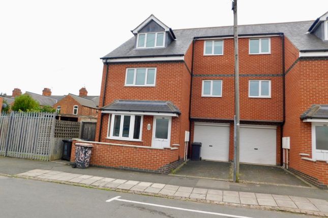 Thumbnail Town house to rent in Devana Road, Leicester