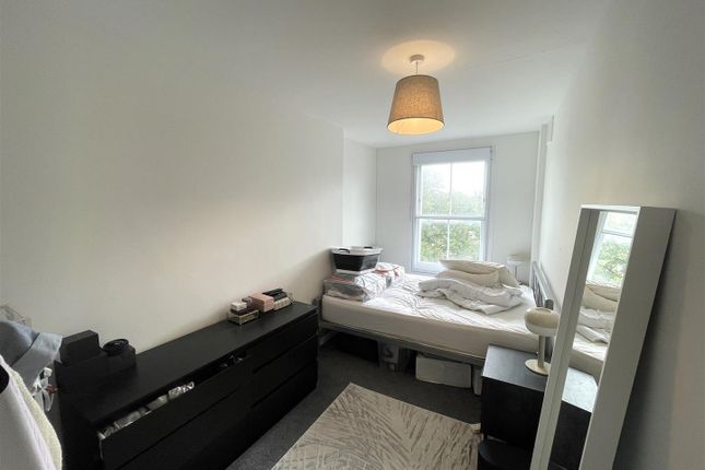 Third Floor Flat, 9, Belgrave Gardens, London photo 5