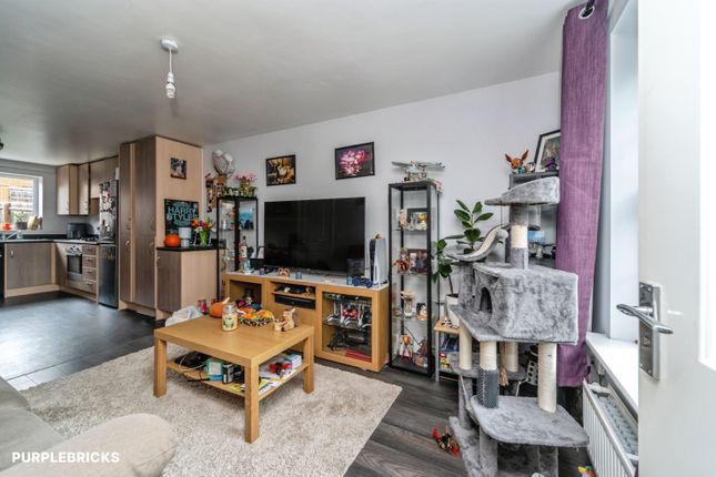 5, Walker Close, Bedford photo 3